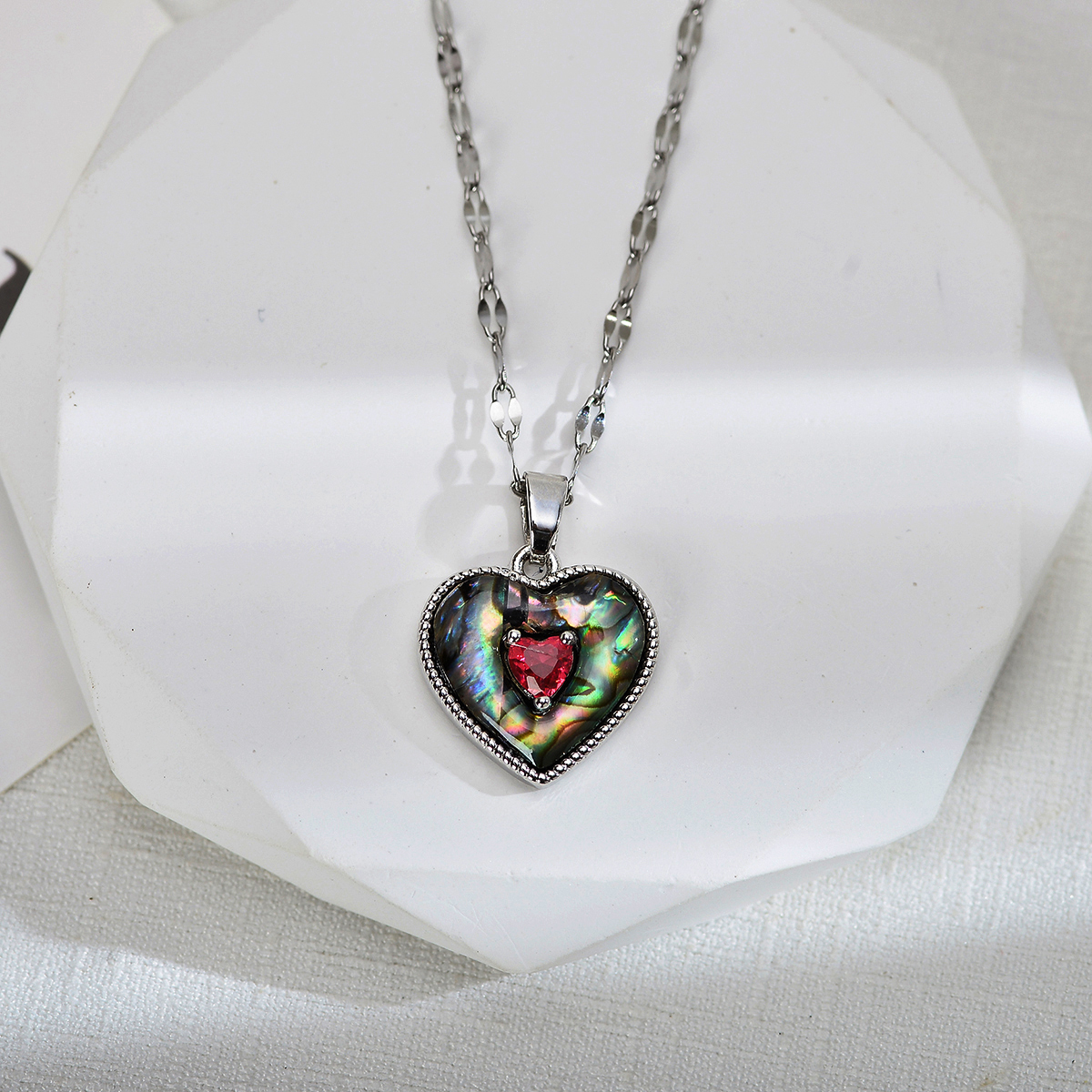 Streetwear Heart Shape Titanium Steel Copper Epoxy Transparent Inlay Agate Zircon Pendant Necklace display picture 2