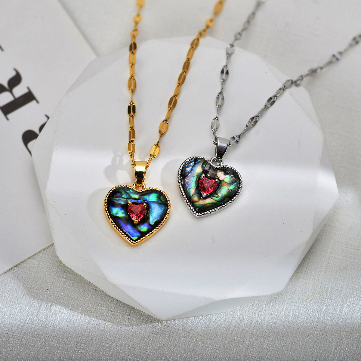 Streetwear Heart Shape Titanium Steel Copper Epoxy Transparent Inlay Agate Zircon Pendant Necklace display picture 4