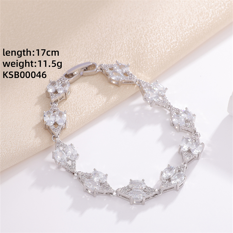 Copper Gold Plated Silver Plated Casual Luxurious Shiny Inlay Four Leaf Clover Infinity Heart Shape Zircon Bracelets display picture 3