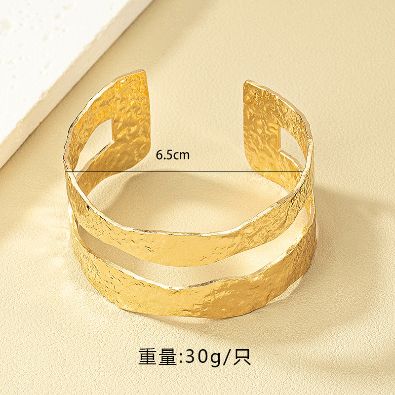 Retro Exaggerated Irregular Solid Color Alloy Wholesale Bangle display picture 7