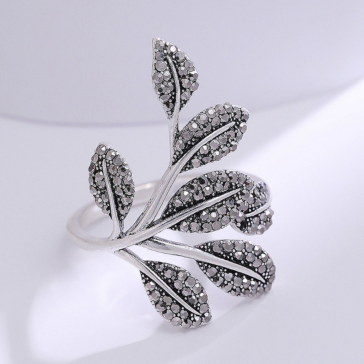 Antique Silver Elegant Leaf Inlay Zircon Open Rings display picture 8