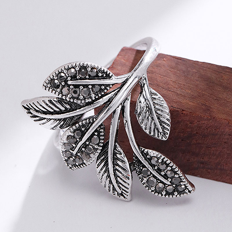 Antique Silver Elegant Leaf Inlay Zircon Open Rings display picture 29