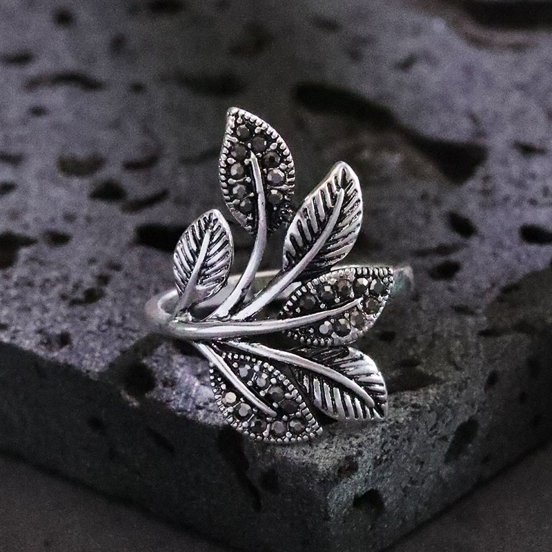 Antique Silver Elegant Leaf Inlay Zircon Open Rings display picture 31
