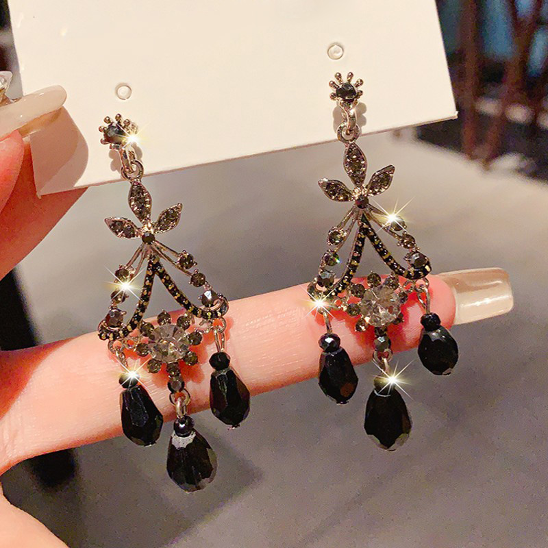 1 Pair Elegant Lady Korean Style Water Droplets Inlay Alloy Rhinestones Drop Earrings display picture 5