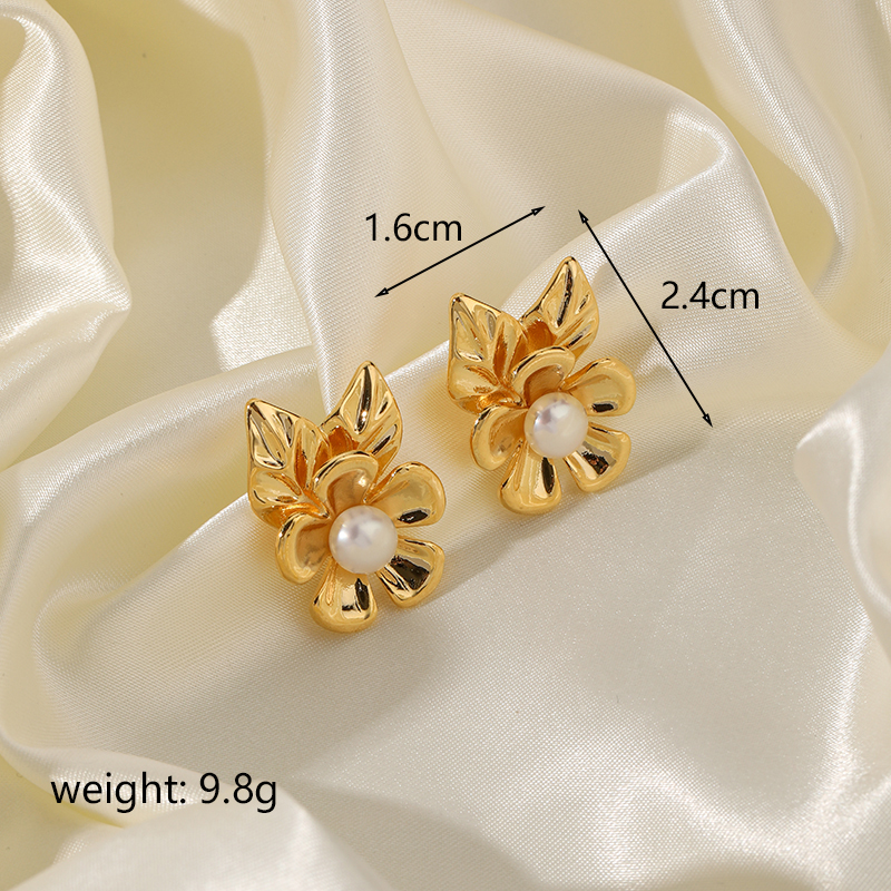 1 Pair Basic Simple Style Commute Leaf Flower Plating Inlay Copper Artificial Pearls 18k Gold Plated Ear Studs display picture 2