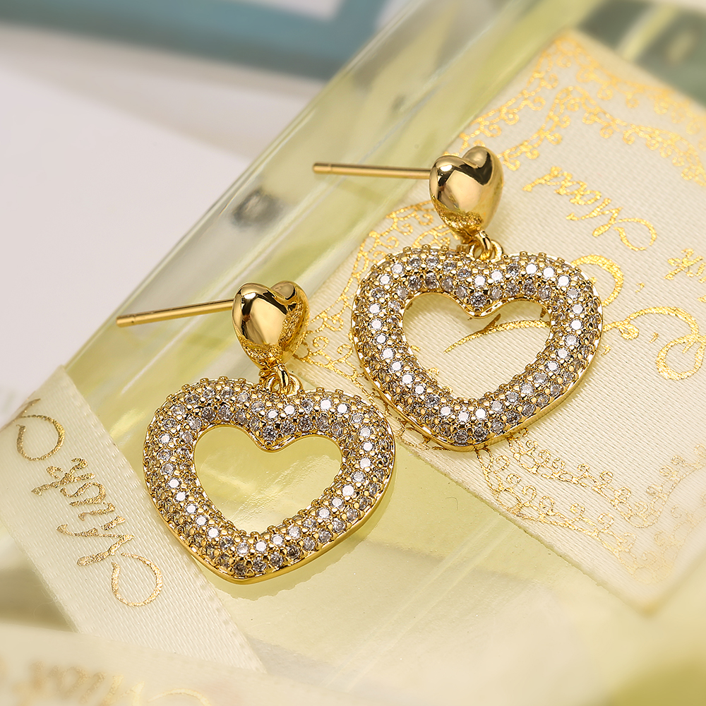 1 Paire Style Simple Style Classique Commuer Forme De Cœur Placage Incruster Le Cuivre Zircon Plaqué Or 18k Boucles D'oreilles display picture 6