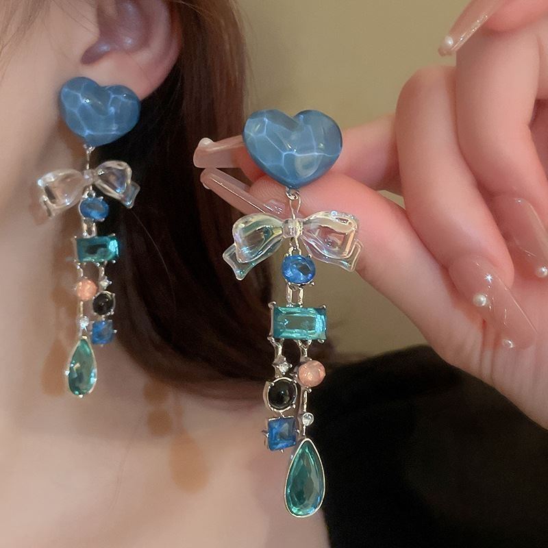 1 Pair Korean Style Heart Shape Inlay Beaded Crystal Drop Earrings display picture 1