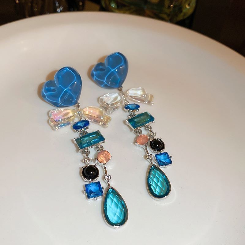 1 Pair Korean Style Heart Shape Inlay Beaded Crystal Drop Earrings display picture 5