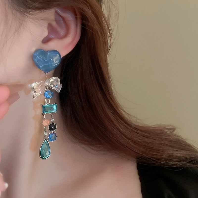 1 Pair Korean Style Heart Shape Inlay Beaded Crystal Drop Earrings display picture 8