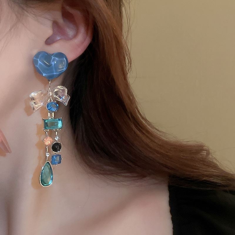 1 Pair Korean Style Heart Shape Inlay Beaded Crystal Drop Earrings display picture 6