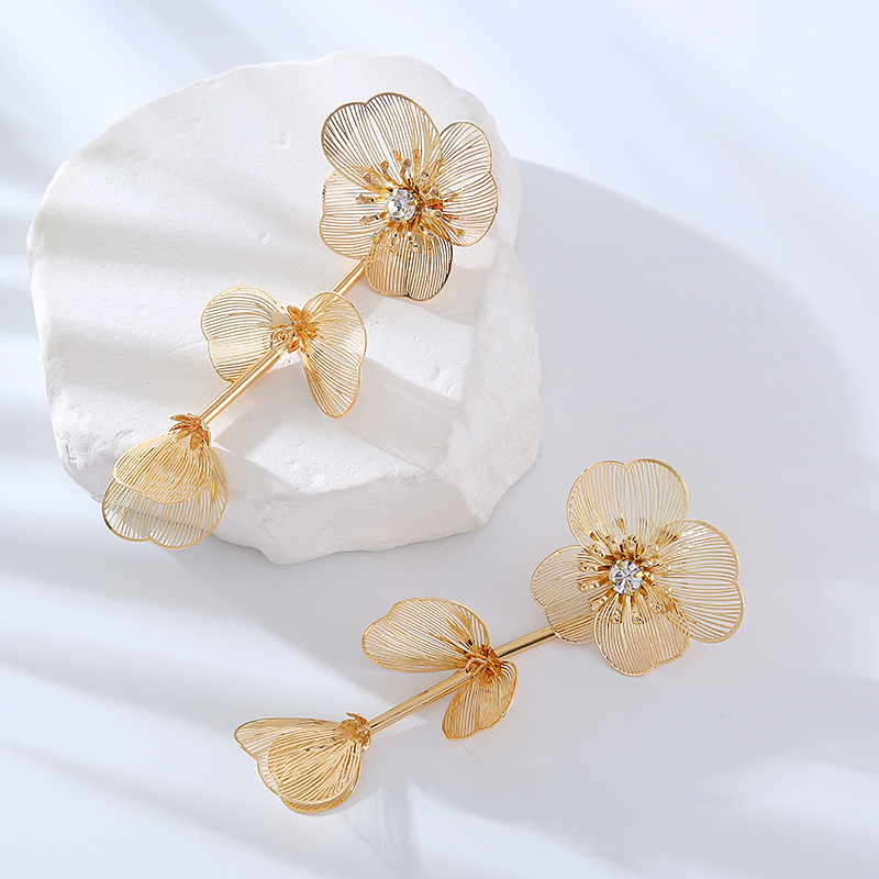 1 Pair Elegant Luxurious Flower Inlay Alloy Rhinestones Drop Earrings display picture 3