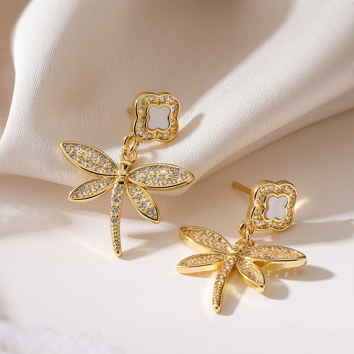 1 Pair Simple Style Commute Heart Shape Dragonfly Plating Inlay Copper Zircon 18k Gold Plated Drop Earrings display picture 5