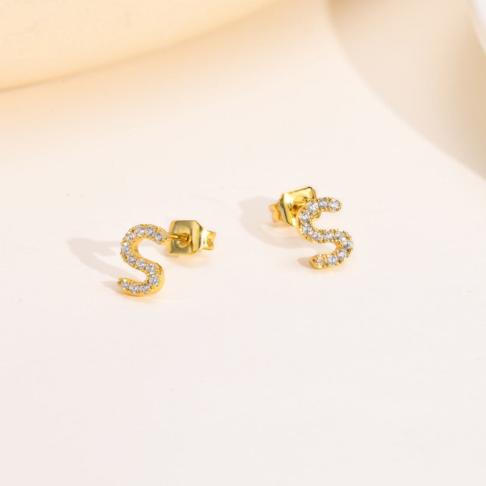1 Pair Simple Style Letter Inlay Copper Zircon Gold Plated Ear Studs display picture 3
