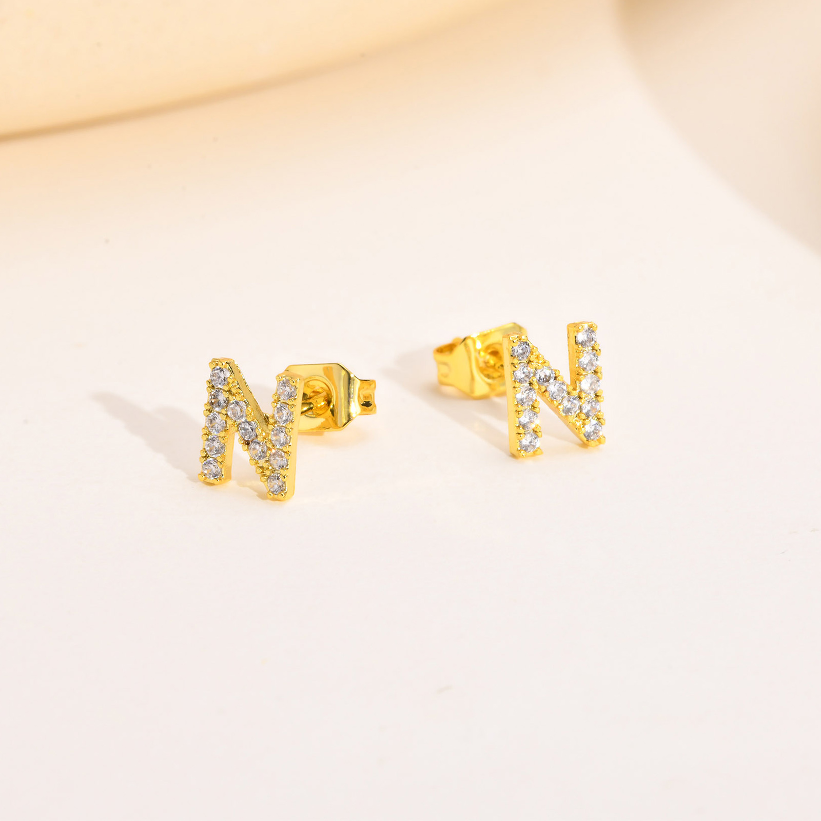 1 Pair Simple Style Letter Inlay Copper Zircon Gold Plated Ear Studs display picture 4