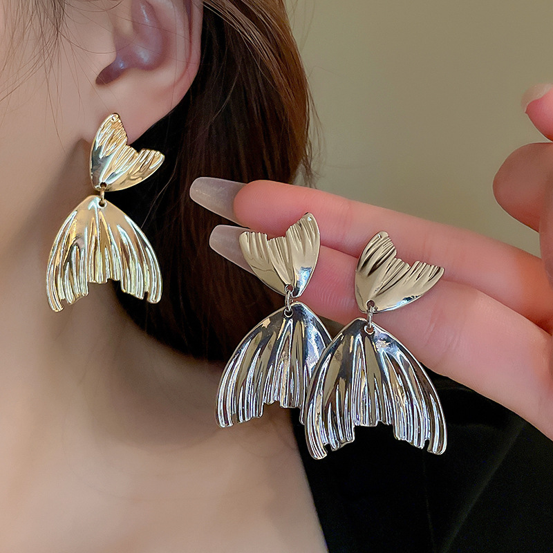 1 Pair Korean Style Solid Color Irregular Alloy Drop Earrings display picture 3