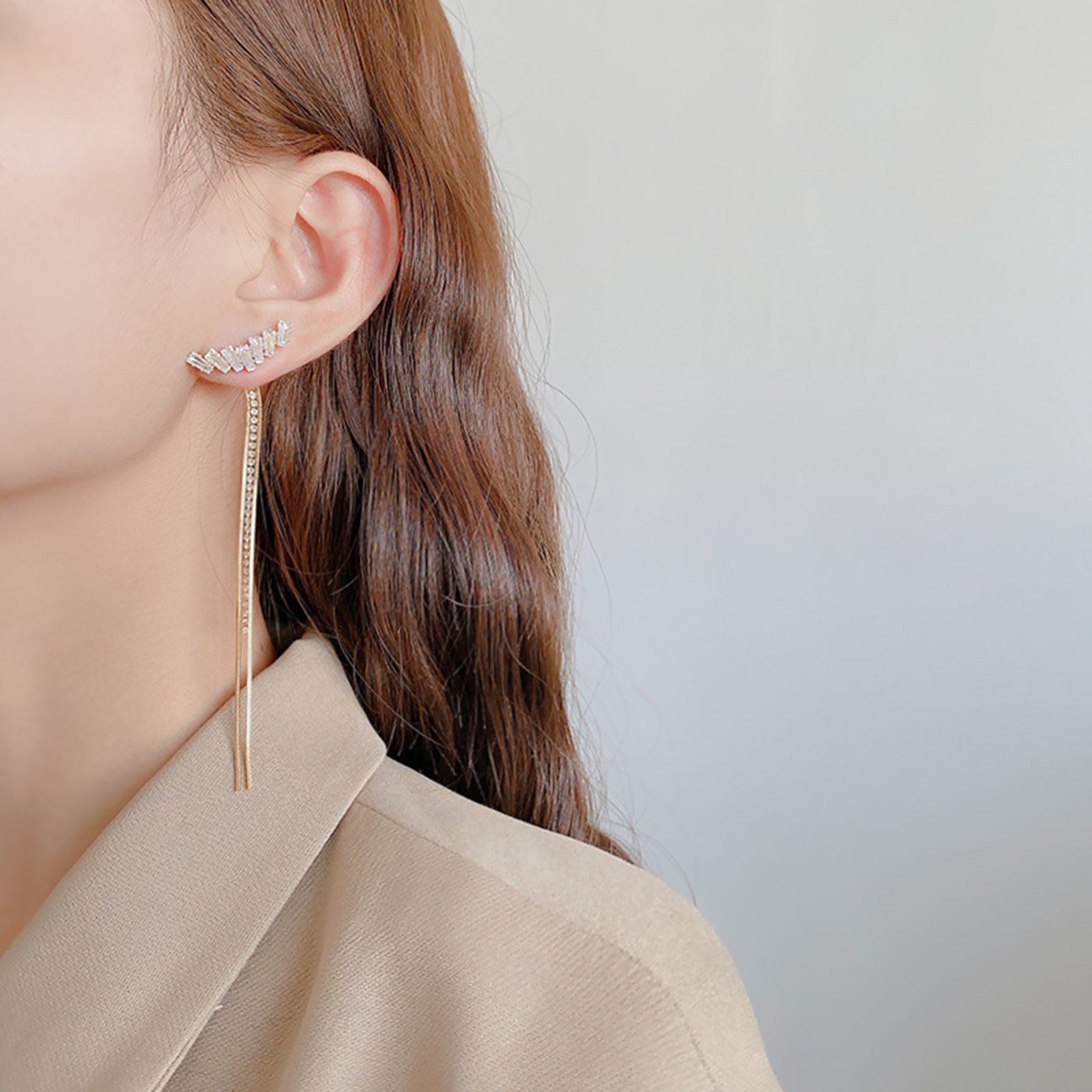 1 Pair Elegant French Style Tassel Irregular Three-dimensional Alloy Drop Earrings display picture 1