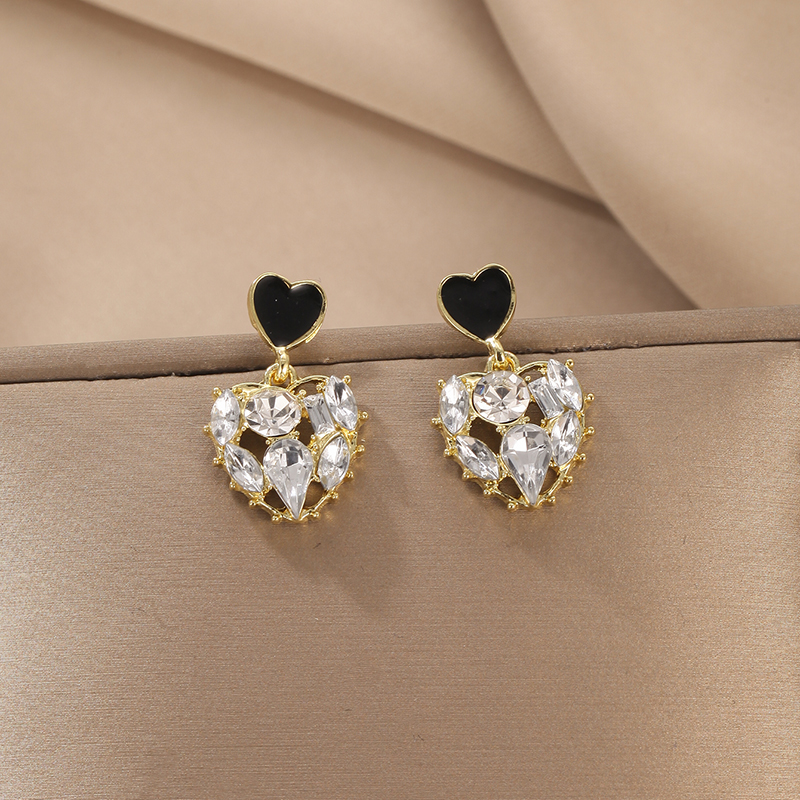 1 Pair Cute Sweet Heart Shape Three-dimensional Hollow Out Alloy Drop Earrings display picture 5