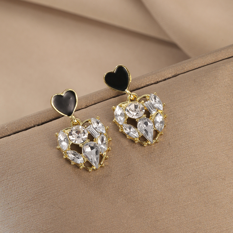 1 Pair Cute Sweet Heart Shape Three-dimensional Hollow Out Alloy Drop Earrings display picture 3