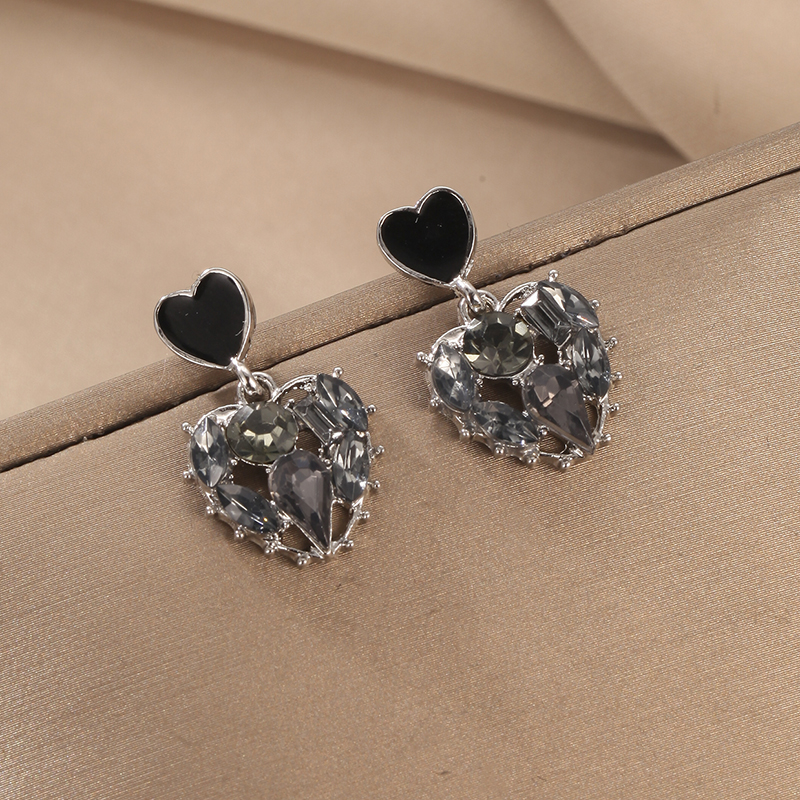 1 Pair Cute Sweet Heart Shape Three-dimensional Hollow Out Alloy Drop Earrings display picture 2
