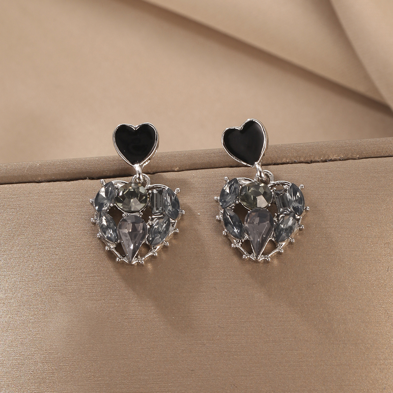 1 Pair Cute Sweet Heart Shape Three-dimensional Hollow Out Alloy Drop Earrings display picture 6