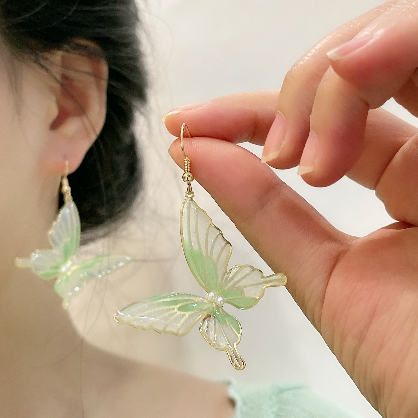 1 Pair Elegant Lady Korean Style Butterfly Resin Drop Earrings display picture 3