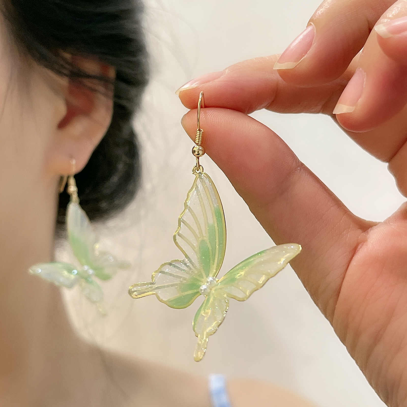 1 Pair Elegant Lady Korean Style Butterfly Resin Drop Earrings display picture 5