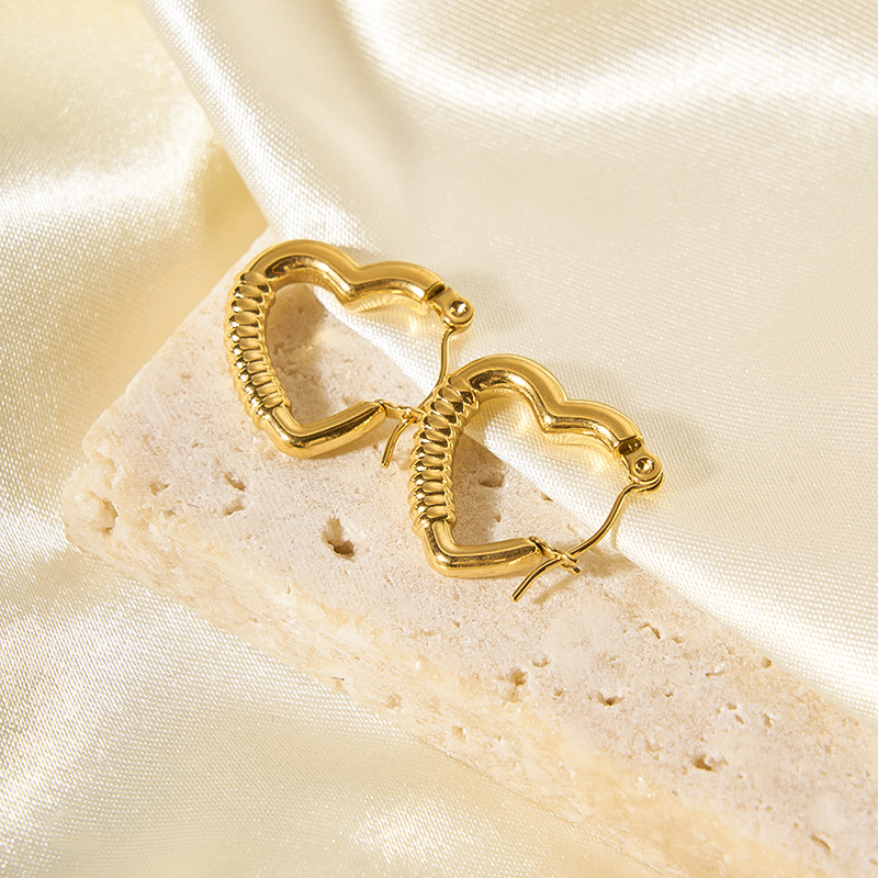 1 Pair IG Style Heart Shape Plating 304 Stainless Steel 18K Gold Plated Earrings display picture 3