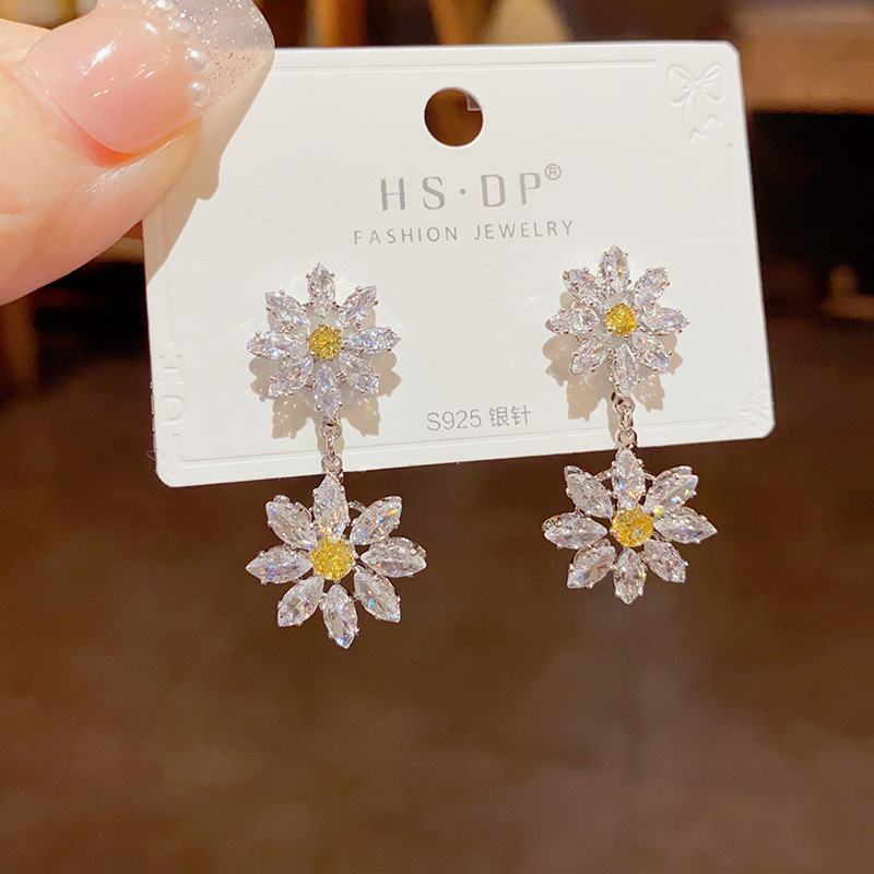 1 Pair Sweet Flower Inlay Alloy Rhinestones Drop Earrings display picture 2
