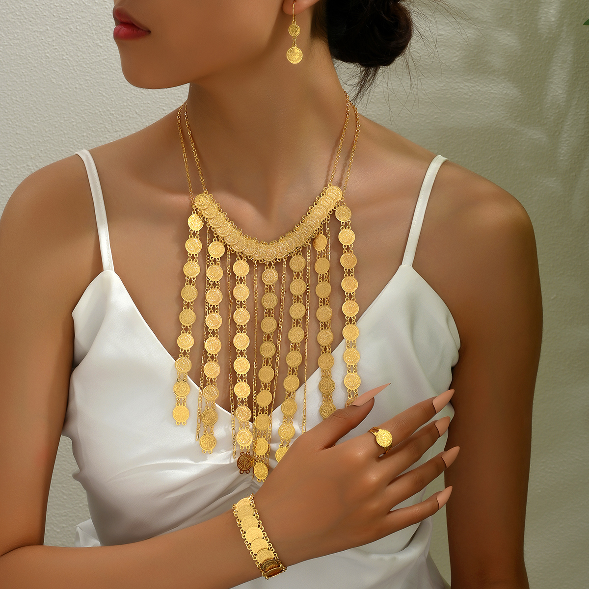 Elegant Glam Dame Geometrisch Kupfer Quaste Überzug 18 Karat Vergoldet Ringe Ohrringe Halskette display picture 2