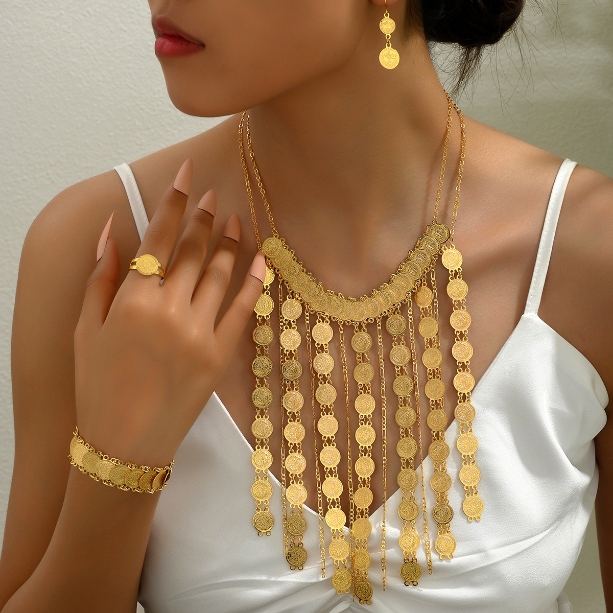 Elegant Glam Dame Geometrisch Kupfer Quaste Überzug 18 Karat Vergoldet Ringe Ohrringe Halskette display picture 1
