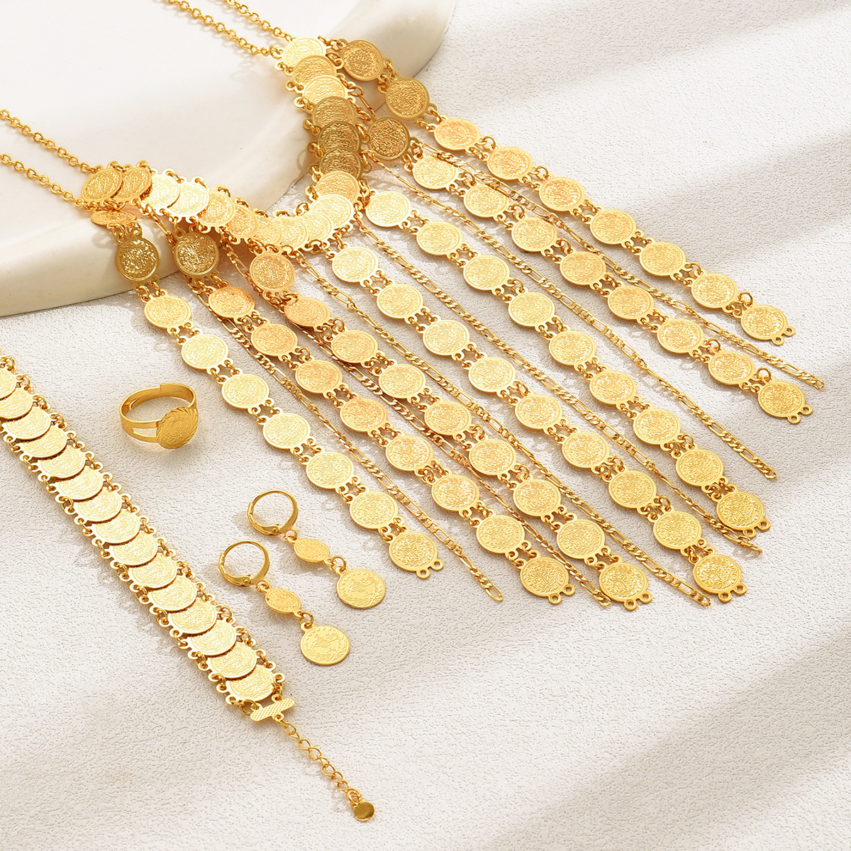 Elegant Glam Dame Geometrisch Kupfer Quaste Überzug 18 Karat Vergoldet Ringe Ohrringe Halskette display picture 5