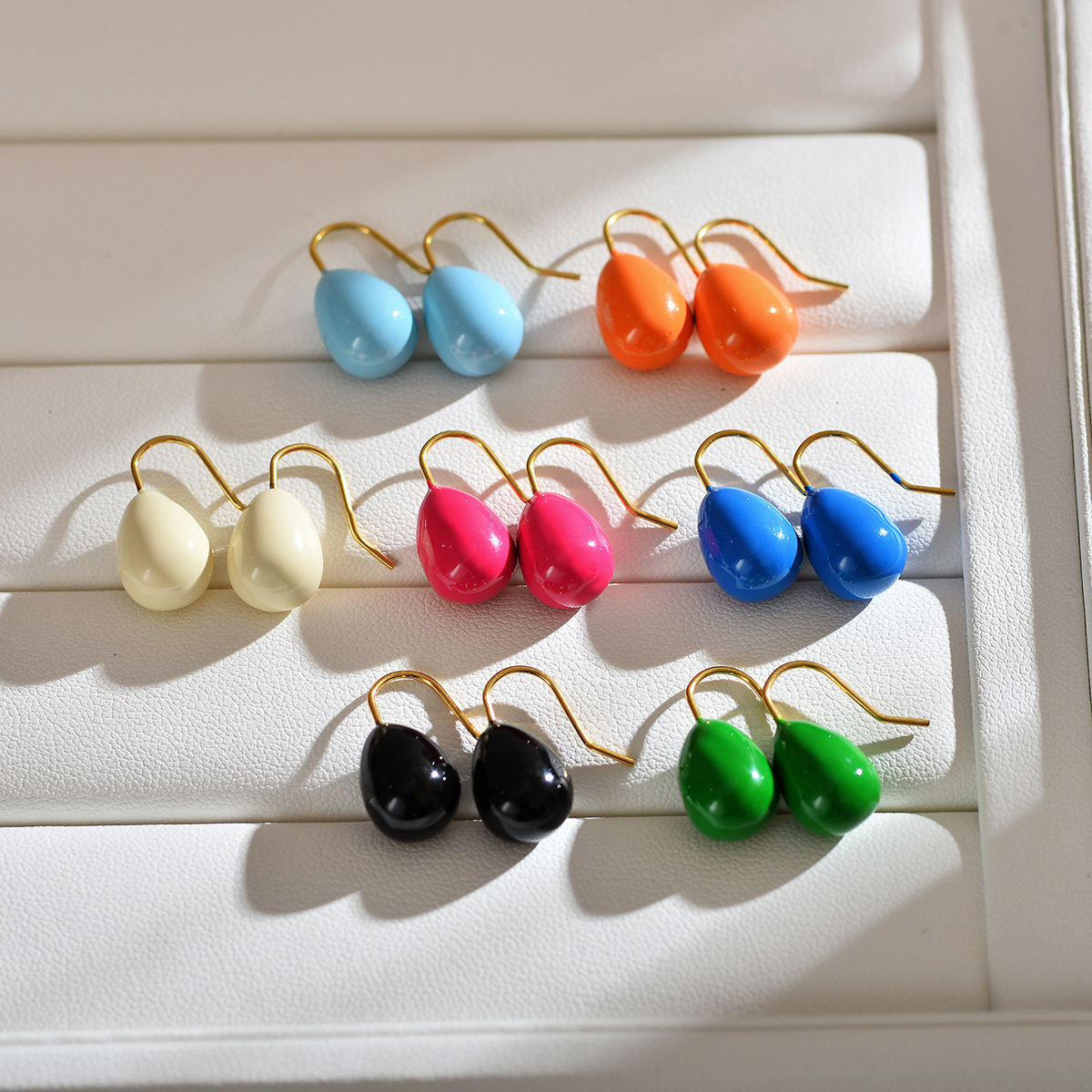 1 Pair Modern Style Solid Color Enamel Stainless Steel 18k Gold Plated Ear Studs display picture 4