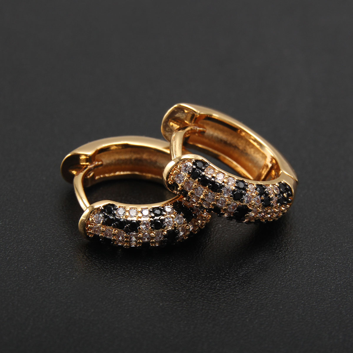 1 Pair Elegant Vintage Style Luxurious Leopard Plating Inlay Copper Zircon 18K Gold Plated Earrings display picture 2