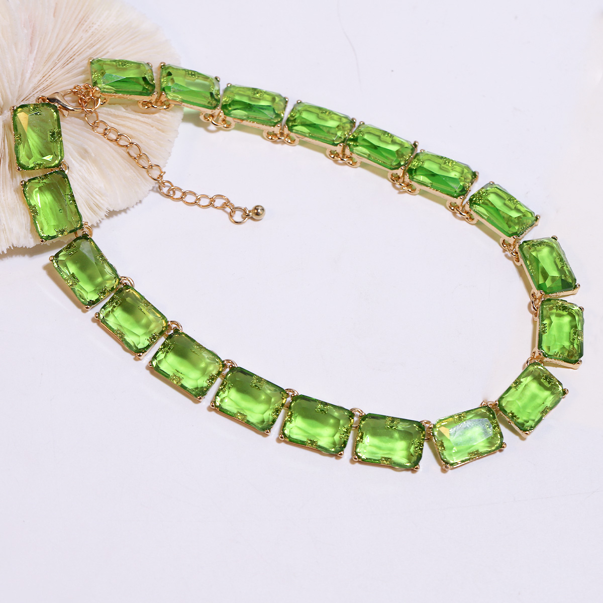 Luxurious Simple Style Shiny Geometric Alloy Inlay Resin Women's Necklace display picture 4