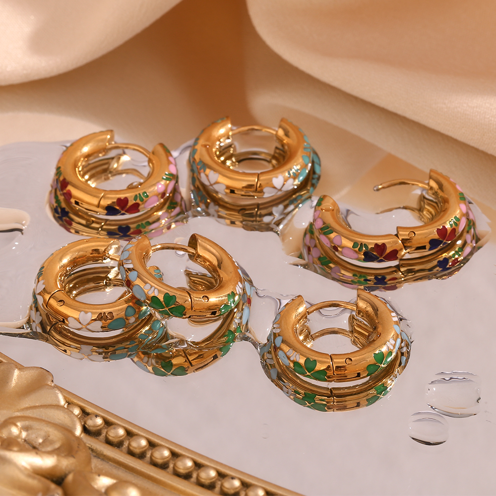 1 Pair Sweet Simple Style Classic Style Four Leaf Clover Enamel Plating Stainless Steel 18k Gold Plated Hoop Earrings display picture 4
