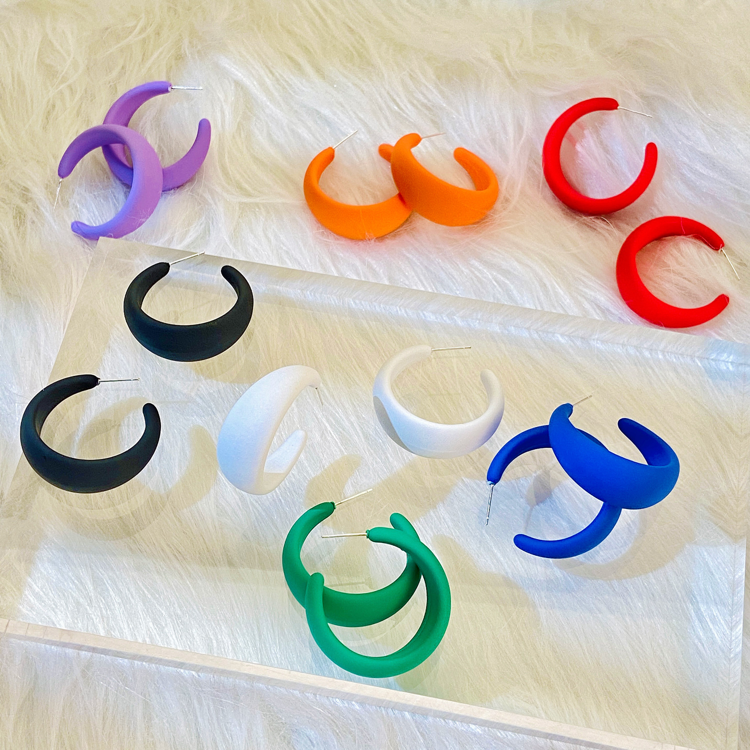 1 Pair Ig Style Retro C Shape Resin Ear Studs display picture 4