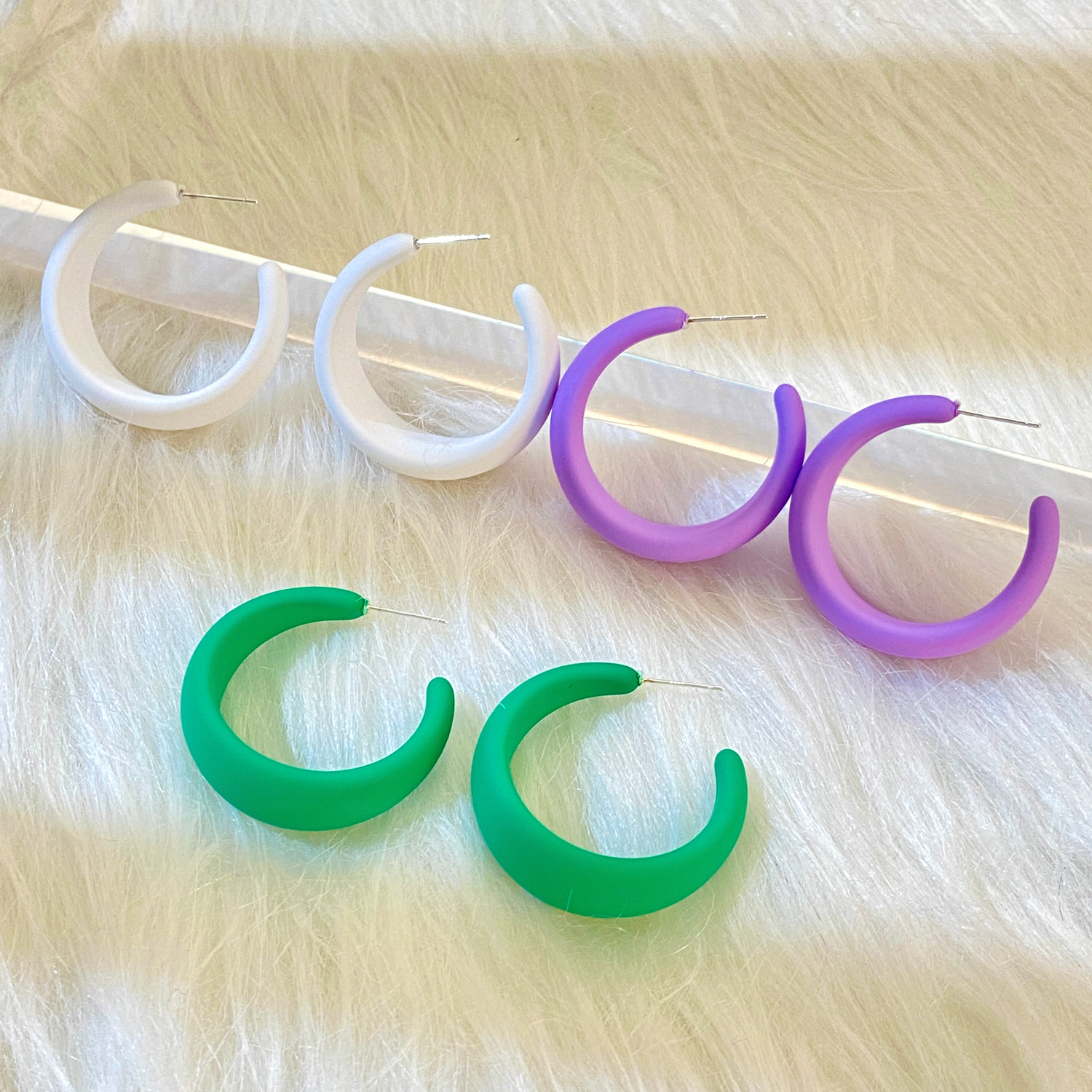 1 Pair Ig Style Retro C Shape Resin Ear Studs display picture 3