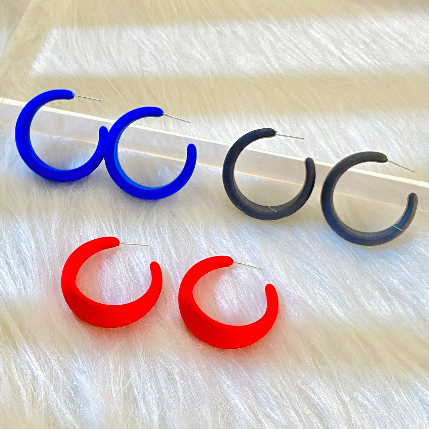 1 Pair Ig Style Retro C Shape Resin Ear Studs display picture 2