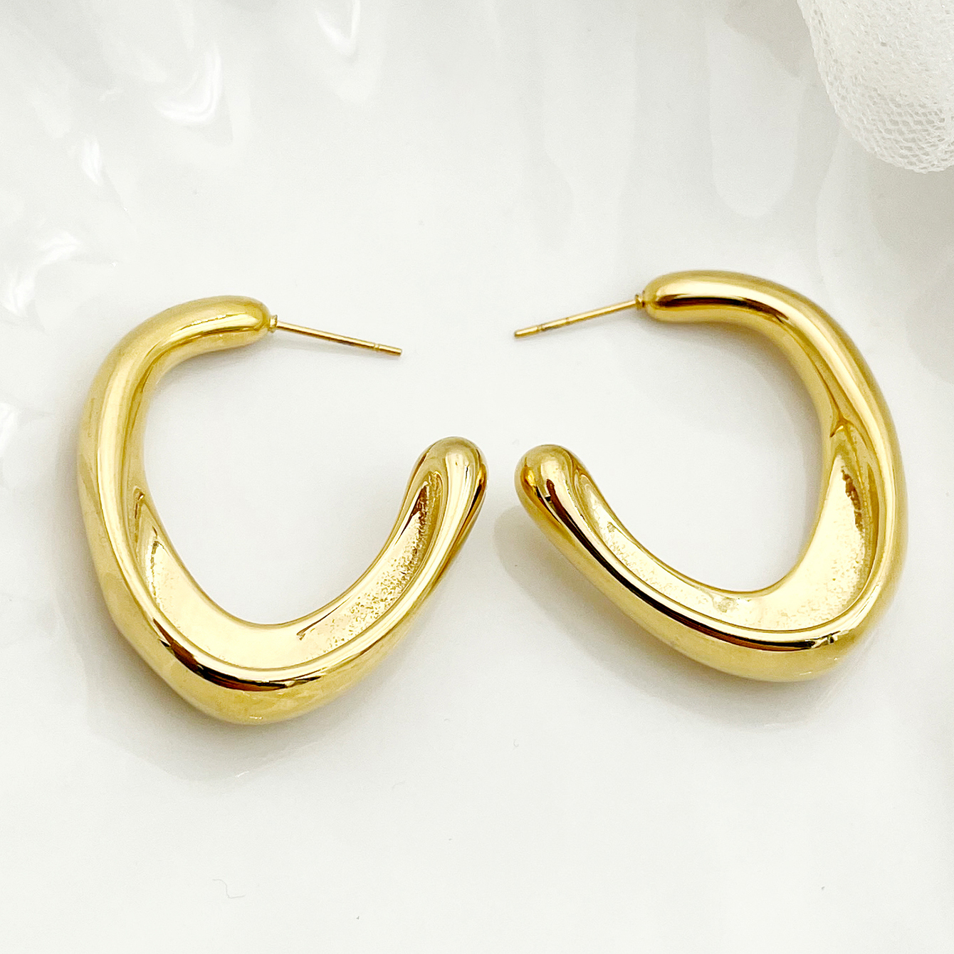 1 Pair Streetwear Commute C Shape Plating 304 Stainless Steel Gold Plated Ear Studs display picture 2