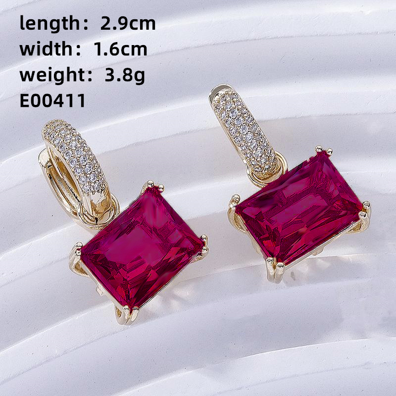 1 Pair Casual Sweet Korean Style Geometric Inlay Copper Zircon Gold Plated Drop Earrings display picture 12