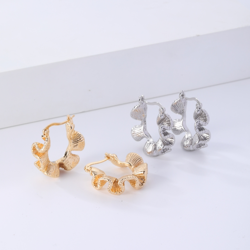 1 Pair Simple Style Geometric Irregular Plating Pleated Copper K Gold Plated Rhodium Plated Ear Studs display picture 7
