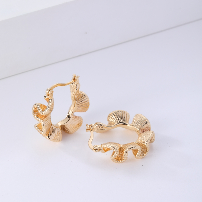 1 Pair Simple Style Geometric Irregular Plating Pleated Copper K Gold Plated Rhodium Plated Ear Studs display picture 2