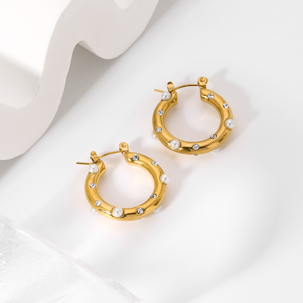1 Pair Lady Round Dots Plating Inlay 304 Stainless Steel Artificial Pearls Zircon 18K Gold Plated Hoop Earrings display picture 6