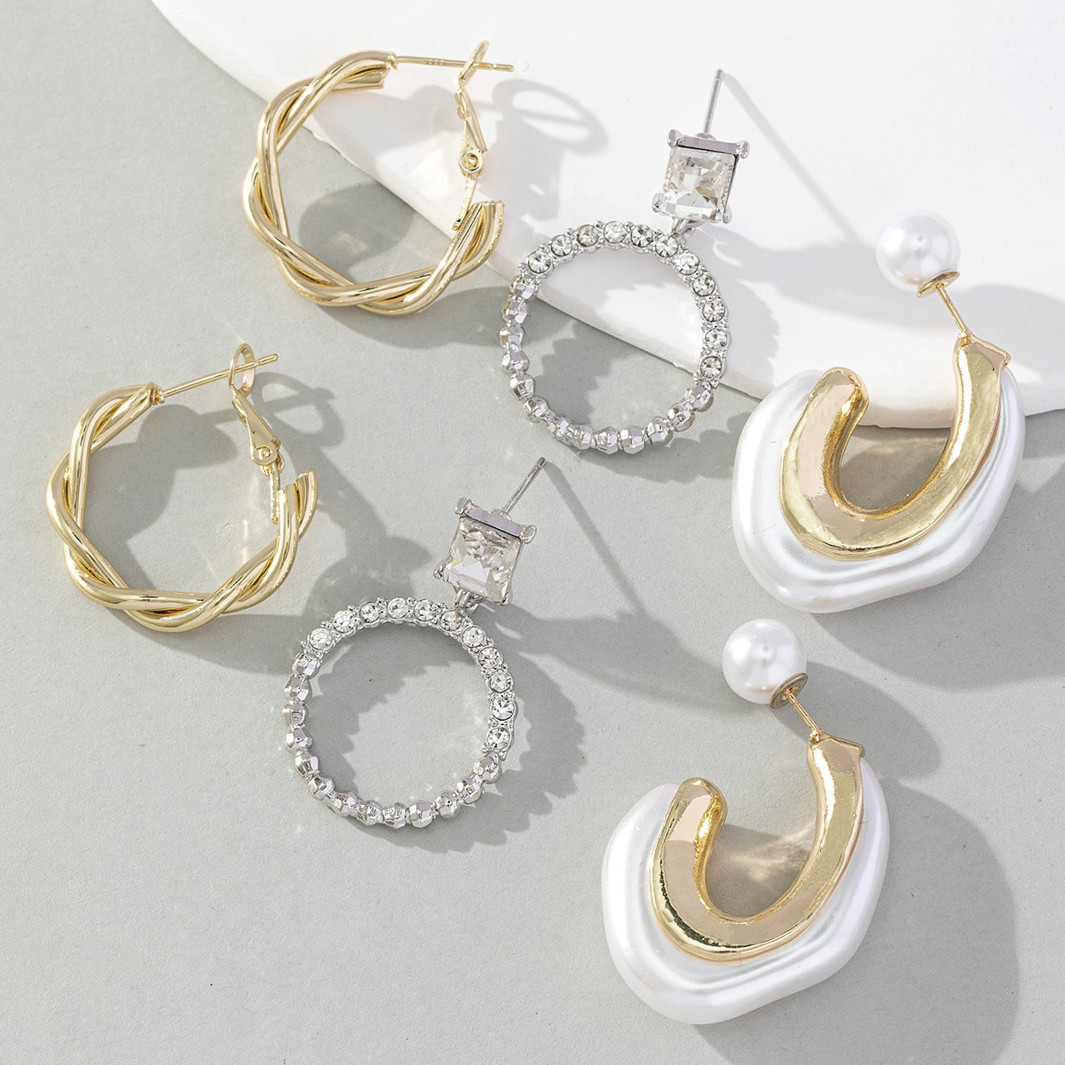 3 Pairs Korean Style C Shape Circle Twist Inlay Imitation Pearl Alloy Rhinestones Earrings display picture 4