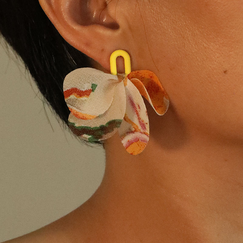 1 Pair Simple Style Artistic Petal Arylic Cloth Drop Earrings display picture 14