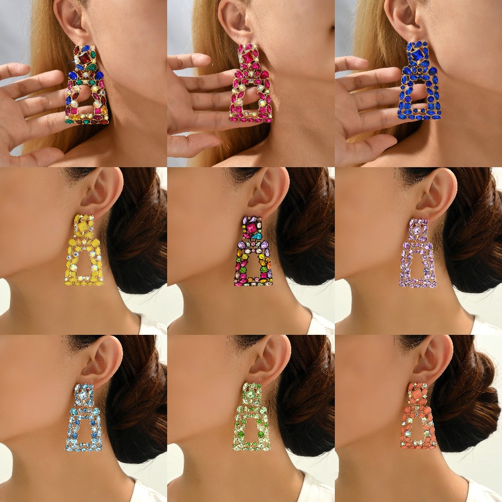 1 Pair Elegant Retro Geometric Trapezoid Hollow Out Inlay Zinc Alloy Rhinestones Drop Earrings display picture 5