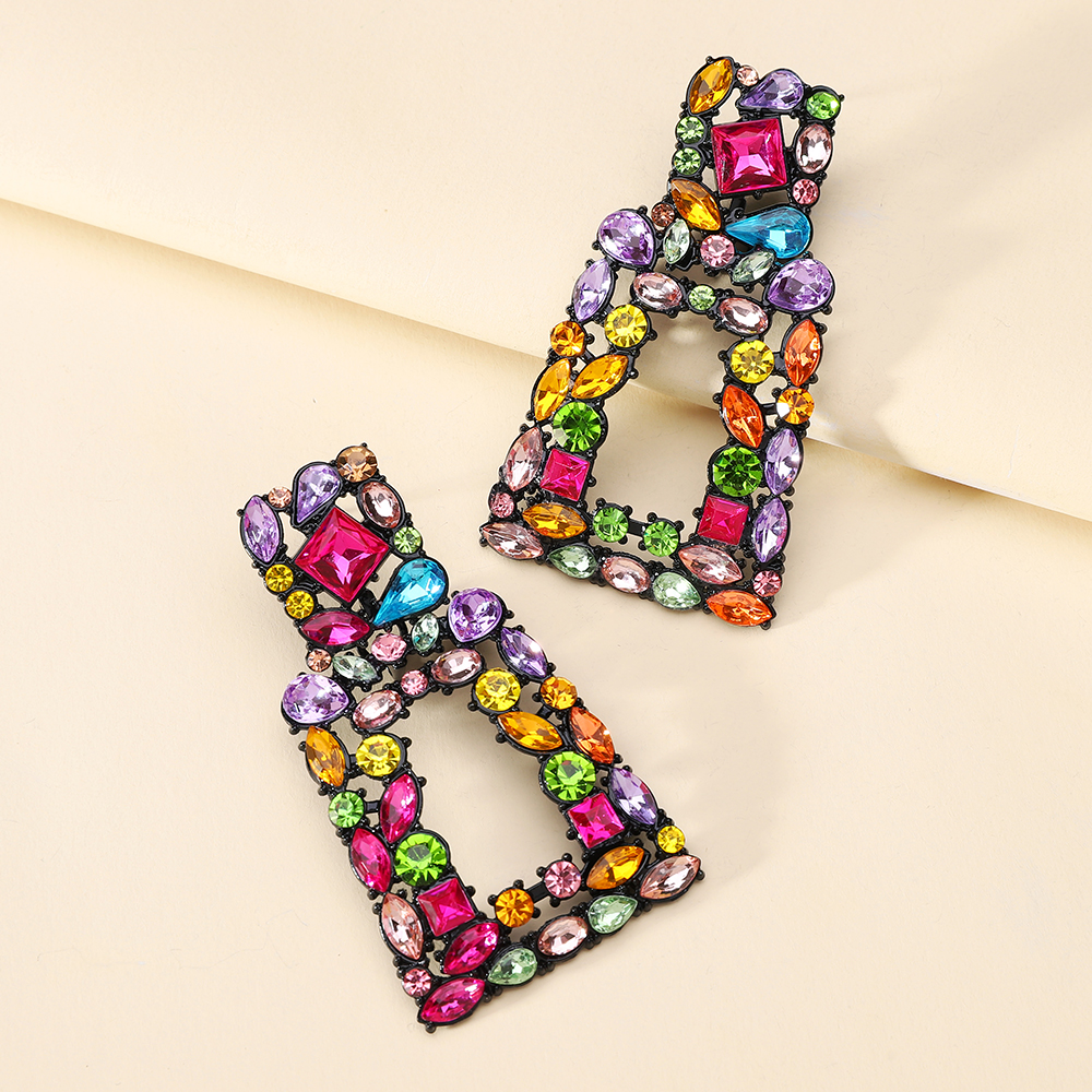 1 Pair Elegant Retro Geometric Trapezoid Hollow Out Inlay Zinc Alloy Rhinestones Drop Earrings display picture 3