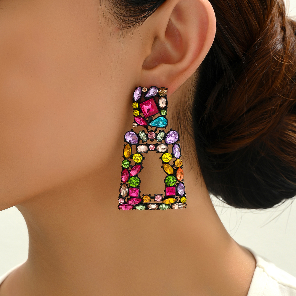 1 Pair Elegant Retro Geometric Trapezoid Hollow Out Inlay Zinc Alloy Rhinestones Drop Earrings display picture 4