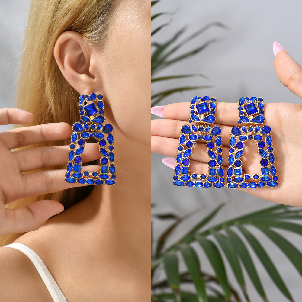 1 Pair Elegant Retro Geometric Trapezoid Hollow Out Inlay Zinc Alloy Rhinestones Drop Earrings display picture 9