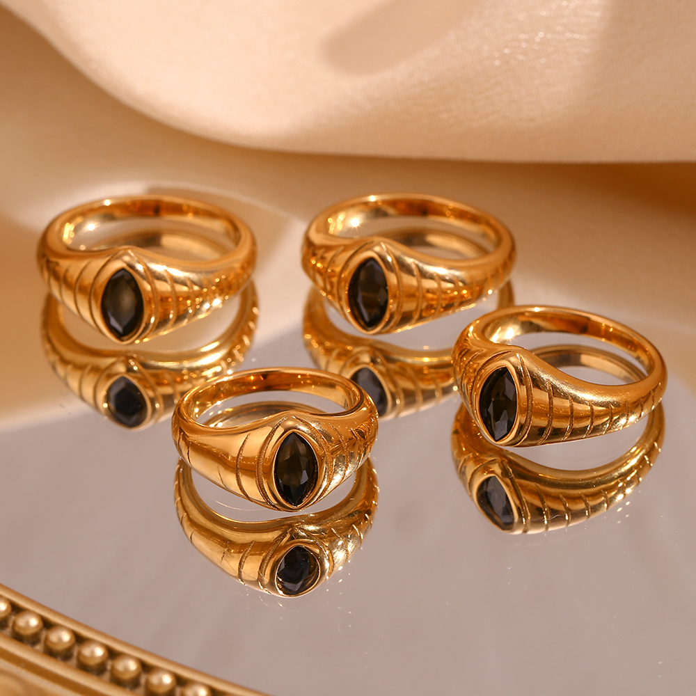 Einfarbige Edelstahl-einlege Zirkon 18k Vergoldete Ringe Im Klassischen Stil, Einfarbig, Im Vintage-stil display picture 4